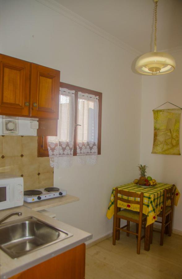 Takis Apartments Sidari Exterior foto